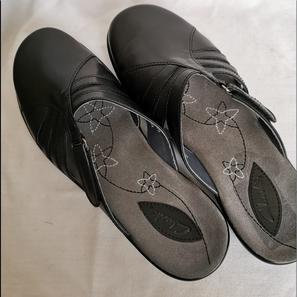 Clarks closed toe mules/ clogs size 6.5